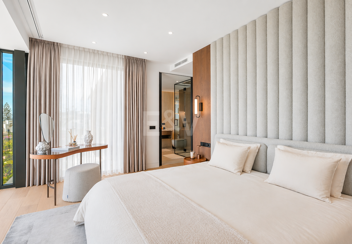 Villa junto a la playa con vistas al mar, solárium en azotea y zona de bienestar