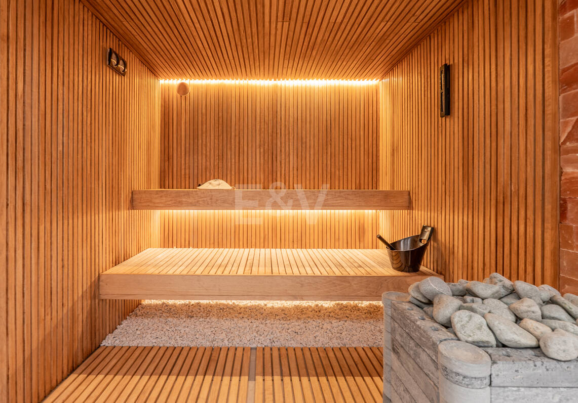 Beachside Villa with Sea Views, Rooftop Solarium and Wellness Area