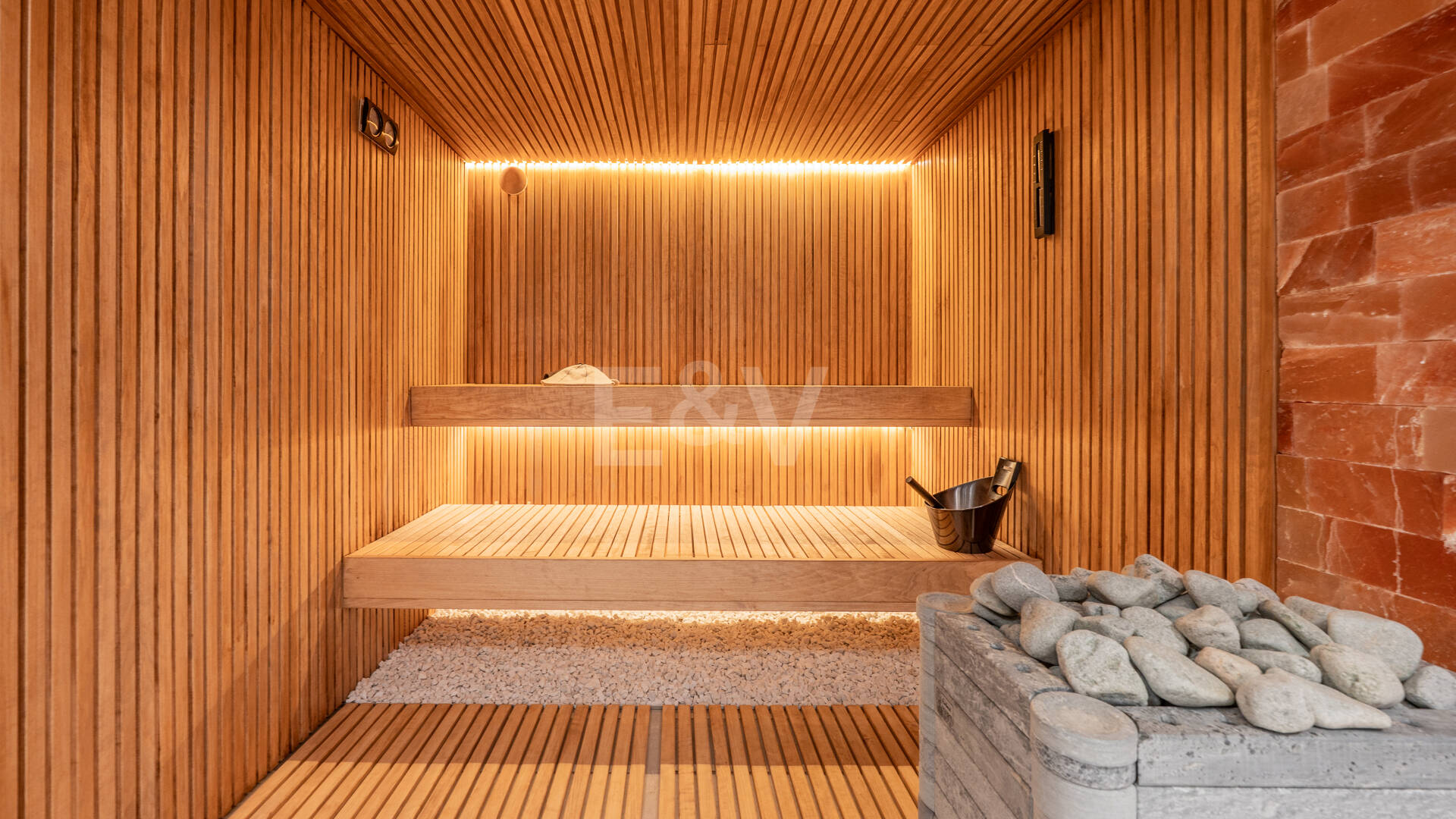 Villa junto a la playa con vistas al mar, solárium en azotea y zona de bienestar