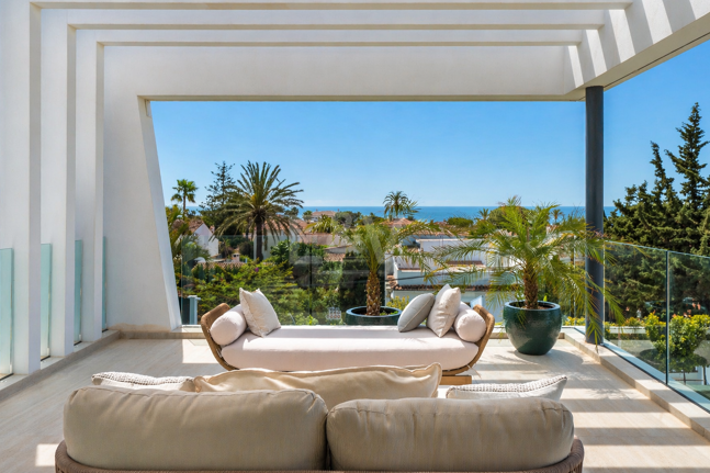 Villa junto a la playa con vistas al mar, solárium en azotea y zona de bienestar