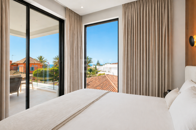 Villa junto a la playa con vistas al mar, solárium en azotea y zona de bienestar