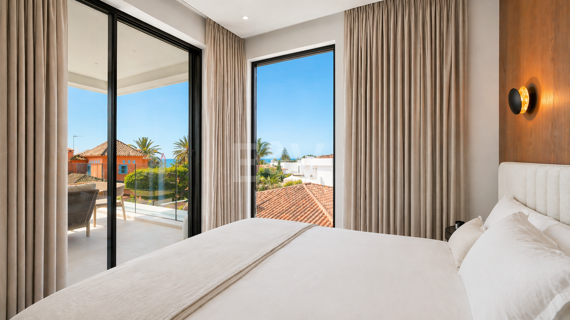 Villa junto a la playa con vistas al mar, solárium en azotea y zona de bienestar