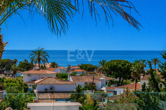 Villa junto a la playa con vistas al mar, solárium en azotea y zona de bienestar