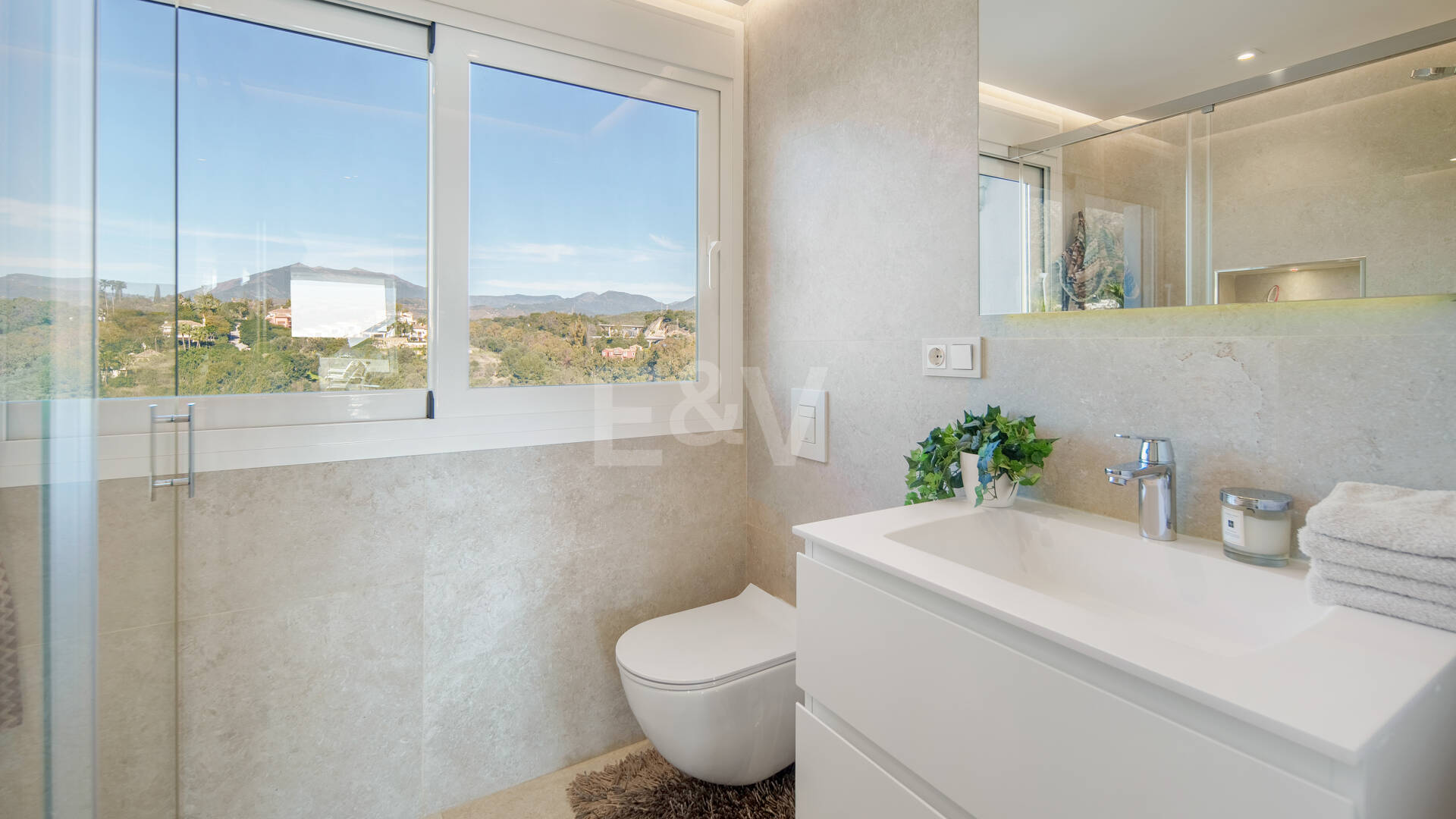 Luxury Duplex Penthouse in a Prestigious Golden Mile Urbanization