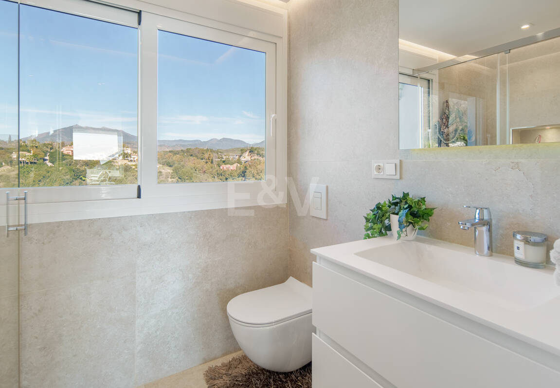 Luxury Duplex Penthouse in a Prestigious Golden Mile Urbanization