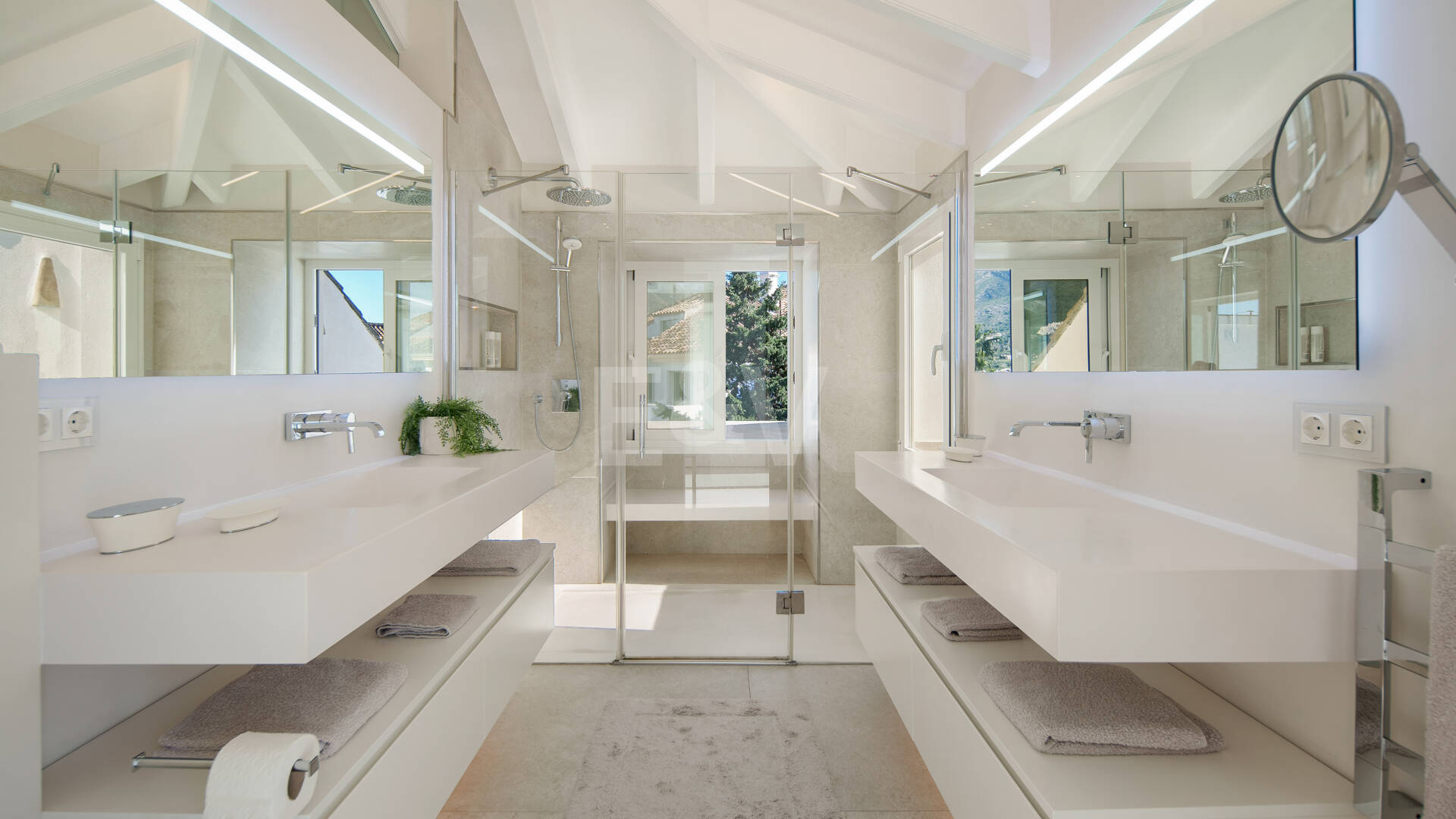 Luxury Duplex Penthouse in a Prestigious Golden Mile Urbanization