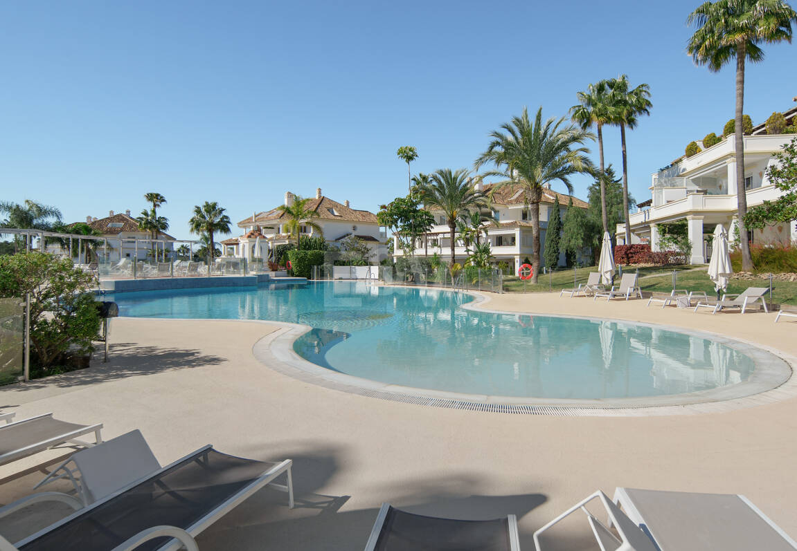 Luxury Duplex Penthouse in a Prestigious Golden Mile Urbanization