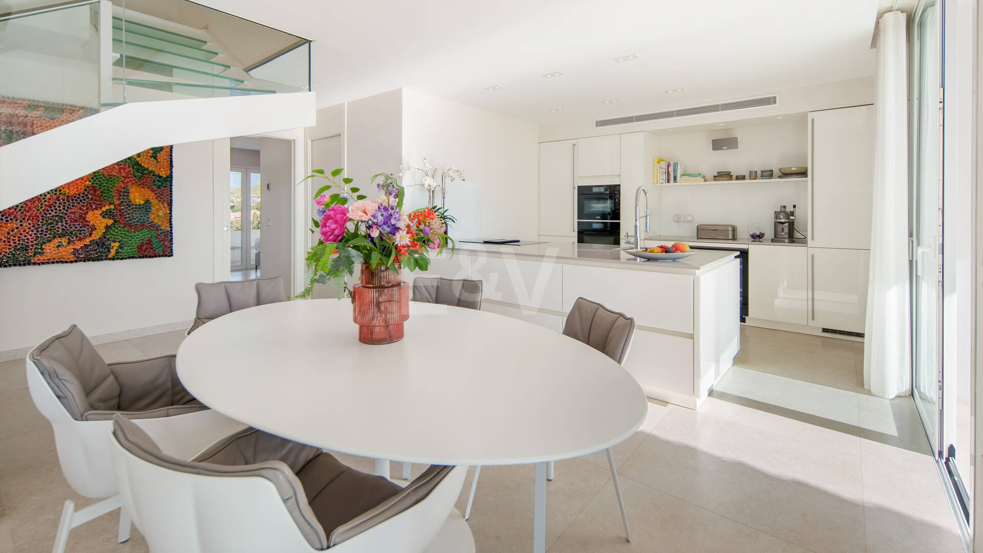 Luxury Duplex Penthouse in a Prestigious Golden Mile Urbanization