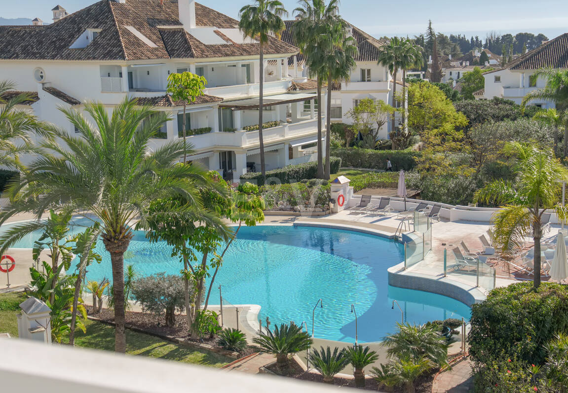 Luxury Duplex Penthouse in a Prestigious Golden Mile Urbanization