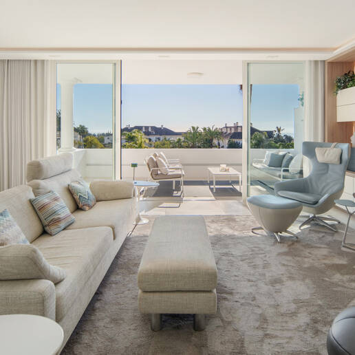 Luxury Duplex Penthouse in a Prestigious Golden Mile Urbanization