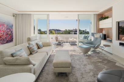 Luxury Duplex Penthouse in a Prestigious Golden Mile Urbanization