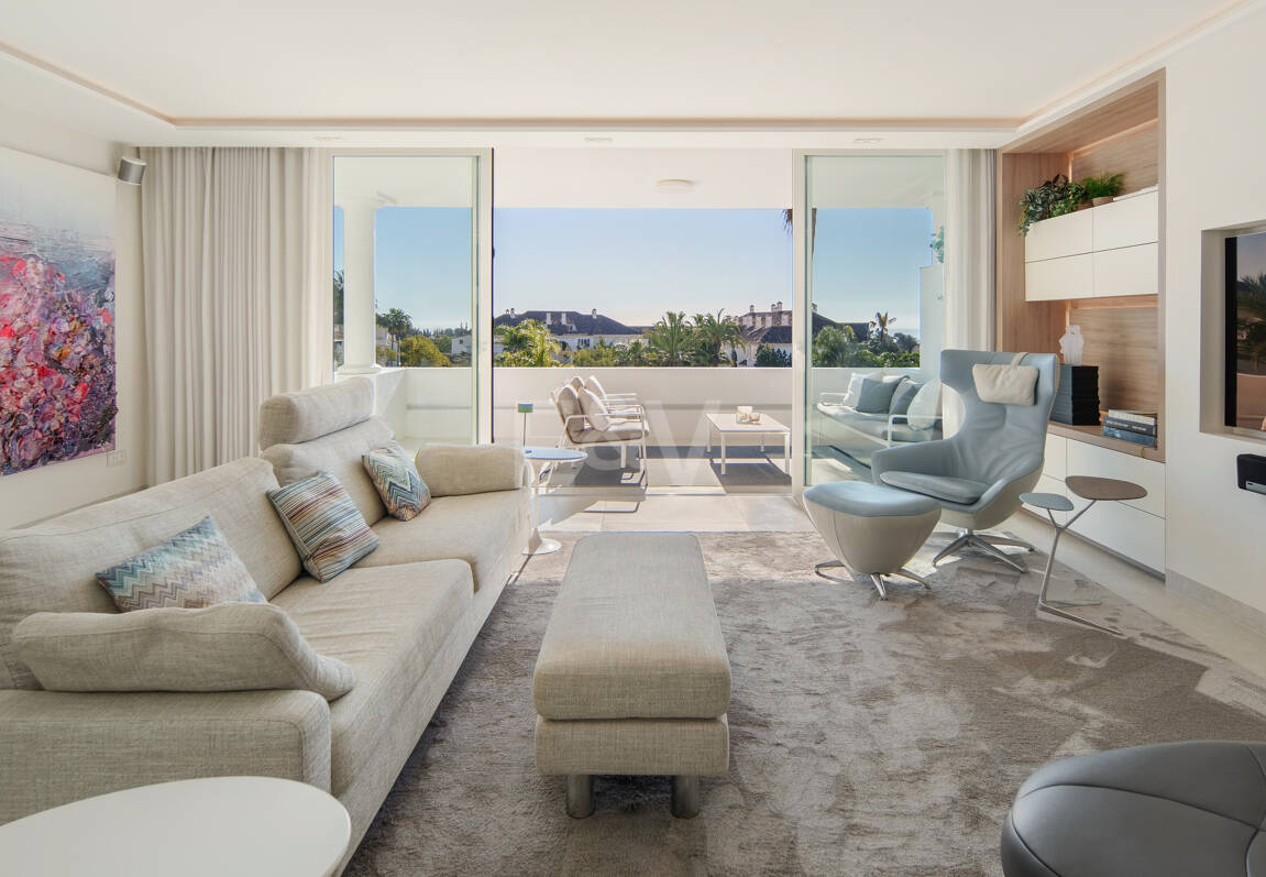 Luxury Duplex Penthouse in a Prestigious Golden Mile Urbanization