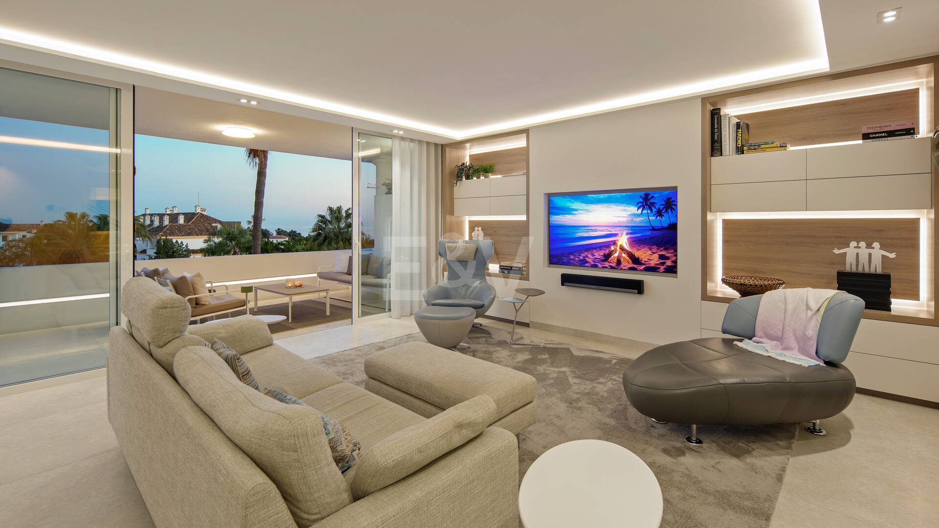 Luxury Duplex Penthouse in a Prestigious Golden Mile Urbanization