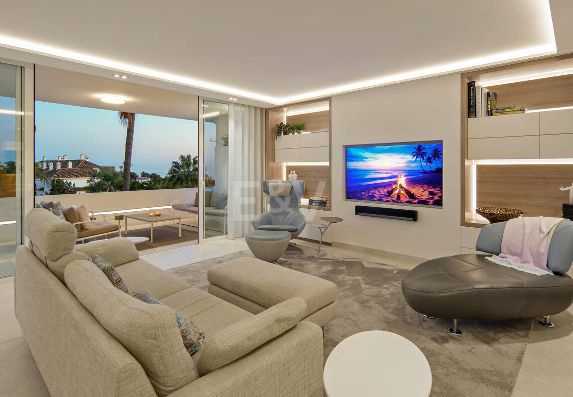 Luxury Duplex Penthouse in a Prestigious Golden Mile Urbanization