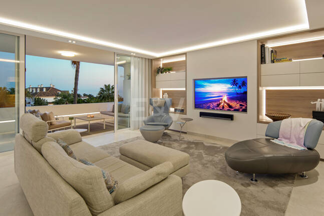 Luxury Duplex Penthouse in a Prestigious Golden Mile Urbanization