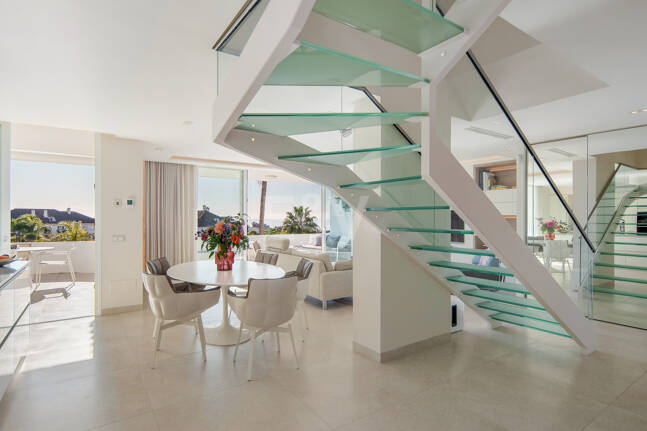 Luxury Duplex Penthouse in a Prestigious Golden Mile Urbanization