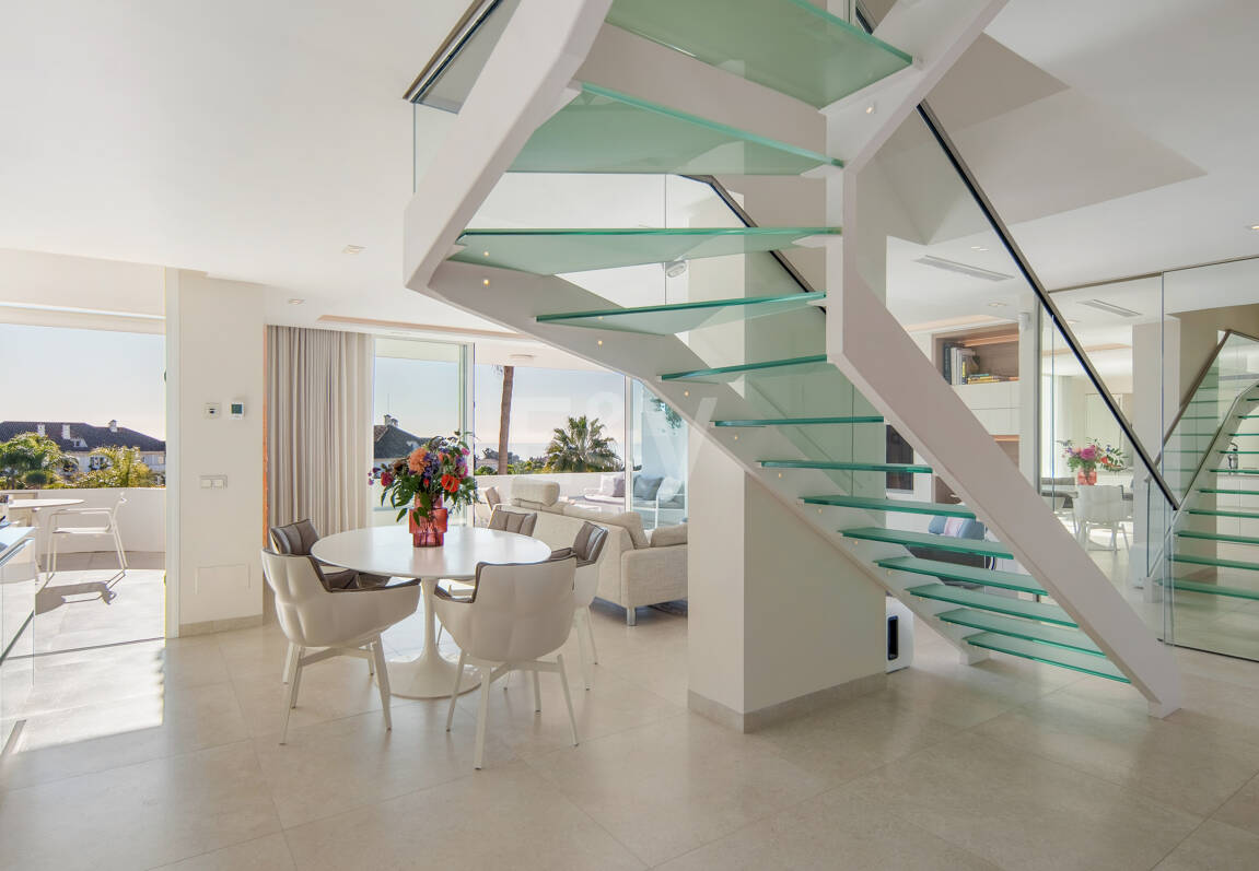 Luxury Duplex Penthouse in a Prestigious Golden Mile Urbanization