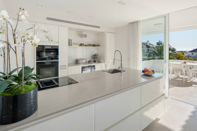 Luxury Duplex Penthouse in a Prestigious Golden Mile Urbanization