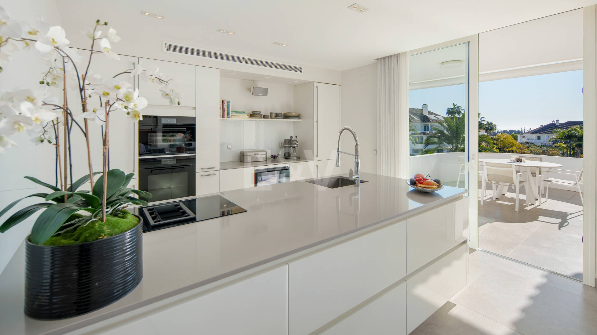 Luxury Duplex Penthouse in a Prestigious Golden Mile Urbanization