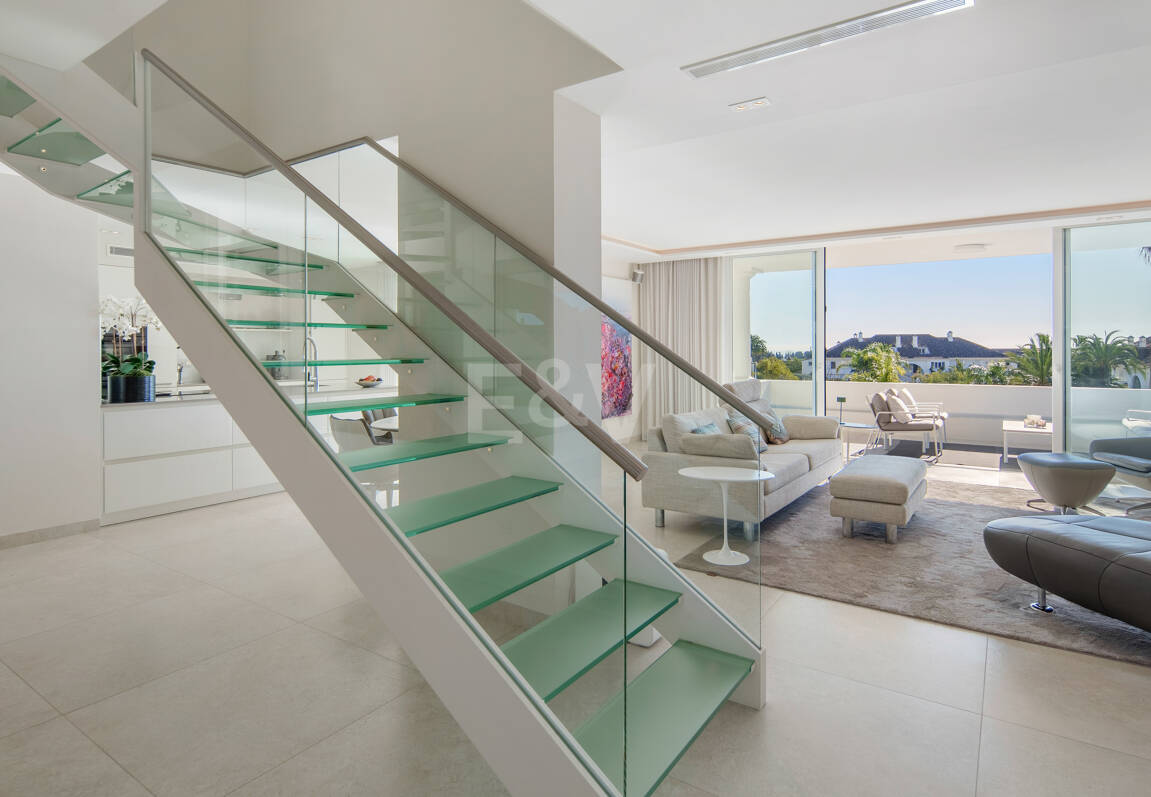 Luxury Duplex Penthouse in a Prestigious Golden Mile Urbanization