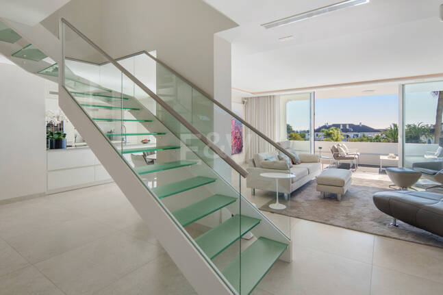 Luxury Duplex Penthouse in a Prestigious Golden Mile Urbanization