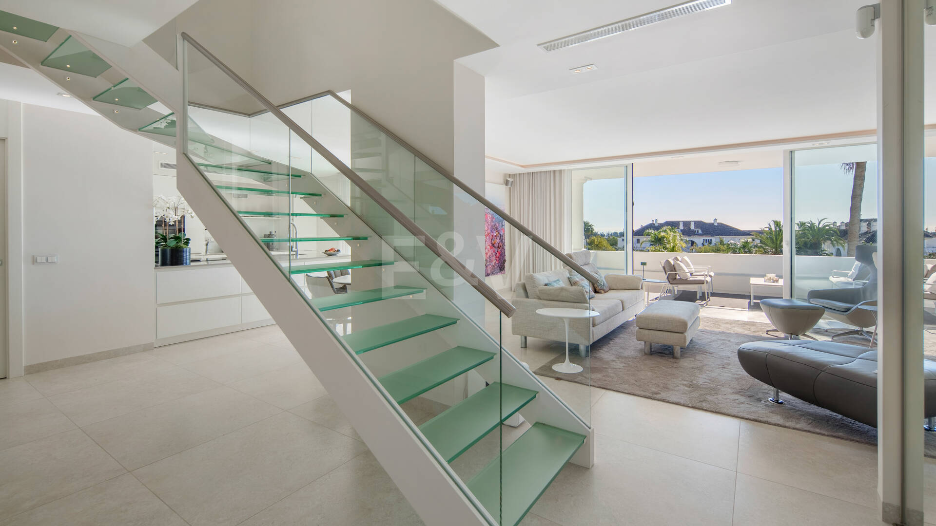 Luxury Duplex Penthouse in a Prestigious Golden Mile Urbanization