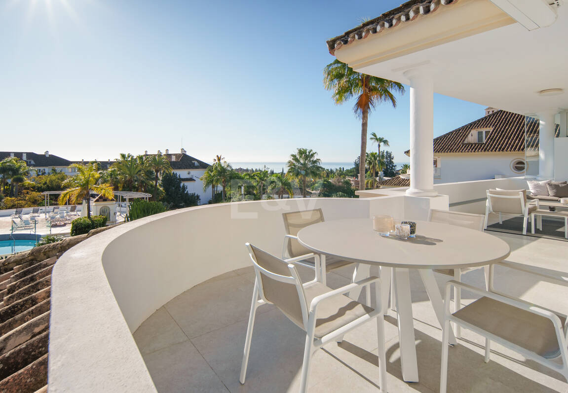 Luxury Duplex Penthouse in a Prestigious Golden Mile Urbanization