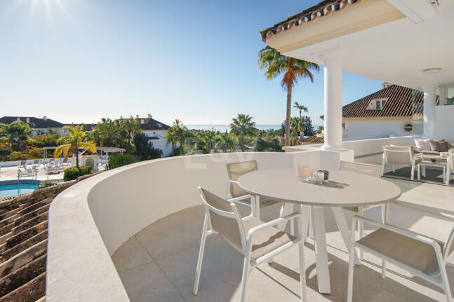 Luxury Duplex Penthouse in a Prestigious Golden Mile Urbanization