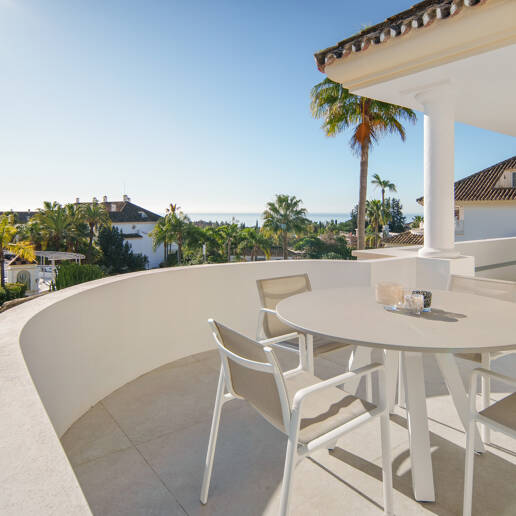 Luxury Duplex Penthouse in a Prestigious Golden Mile Urbanization