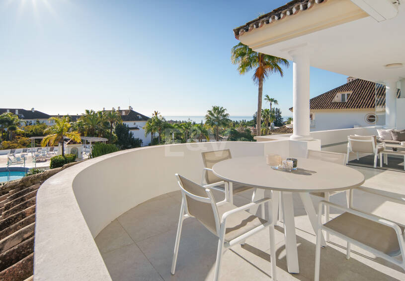 Luxury Duplex Penthouse in a Prestigious Golden Mile Urbanization