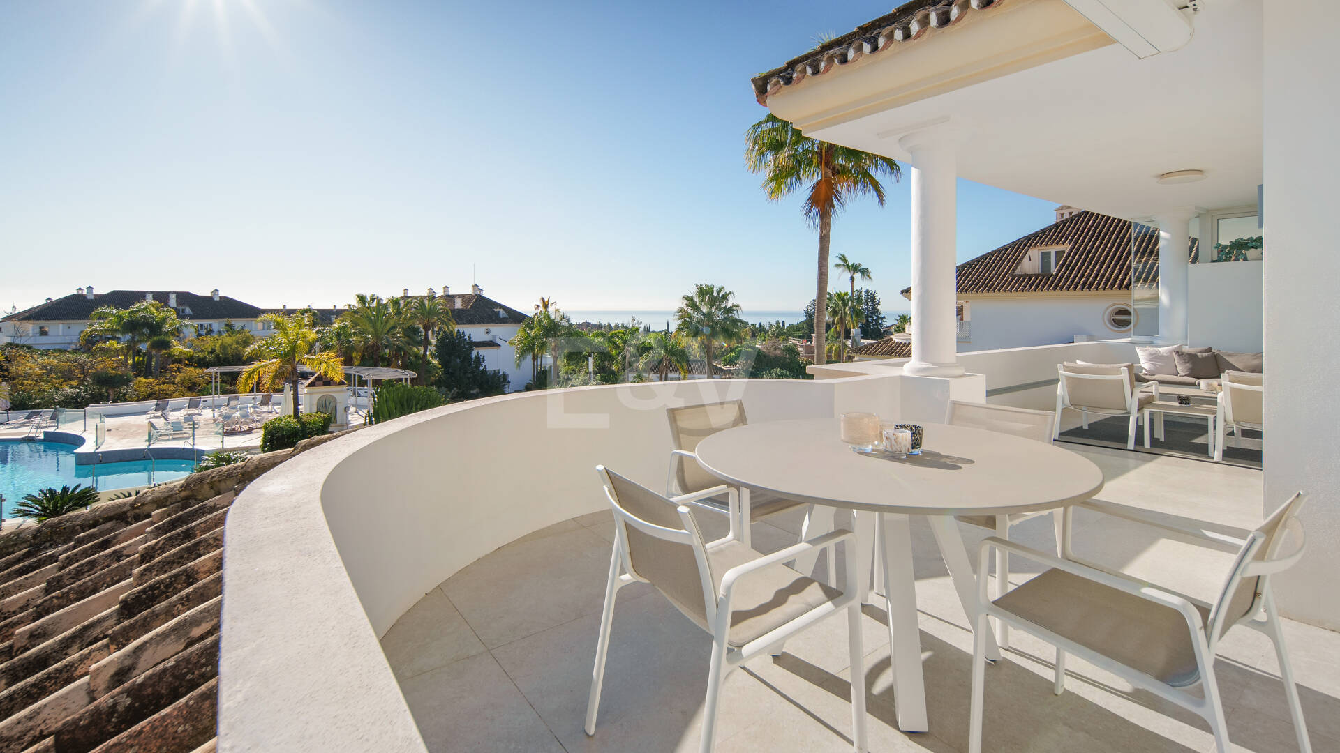 Luxury Duplex Penthouse in a Prestigious Golden Mile Urbanization