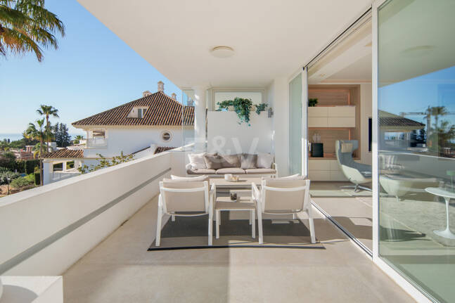 Luxury Duplex Penthouse in a Prestigious Golden Mile Urbanization