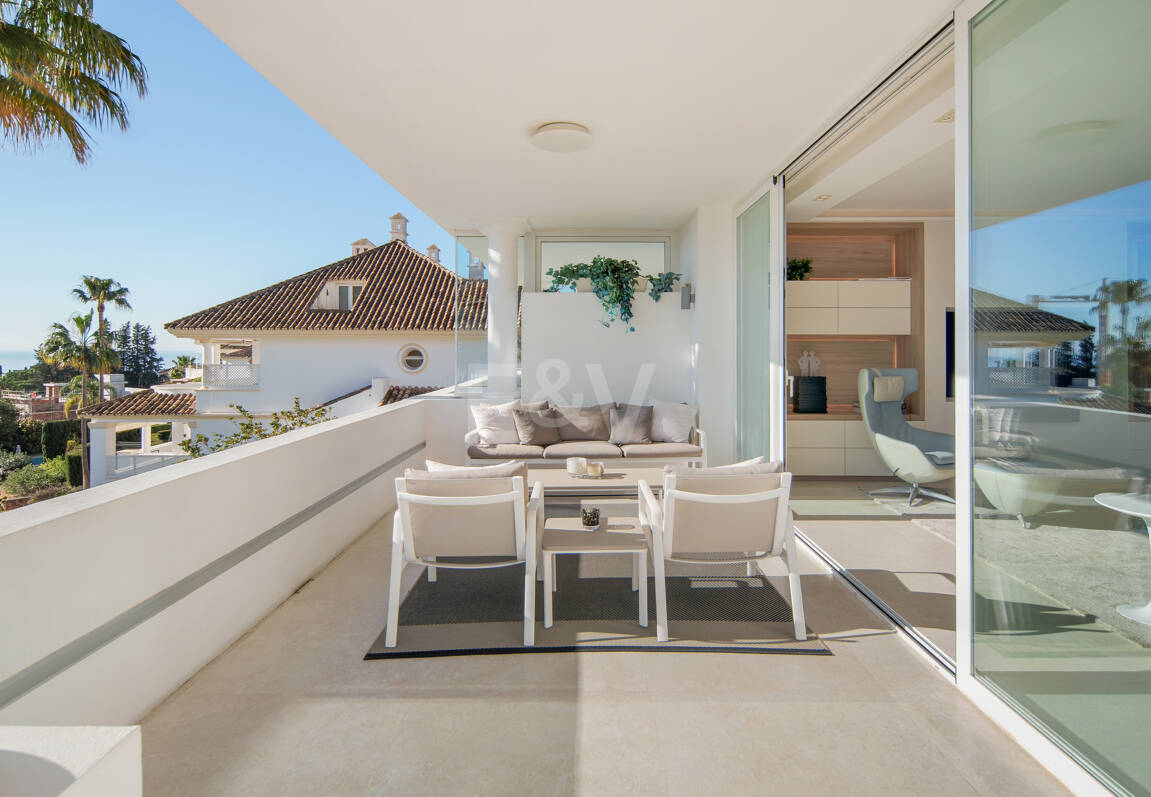 Luxury Duplex Penthouse in a Prestigious Golden Mile Urbanization