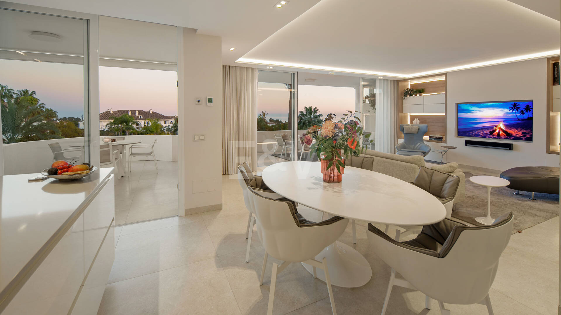 Luxury Duplex Penthouse in a Prestigious Golden Mile Urbanization