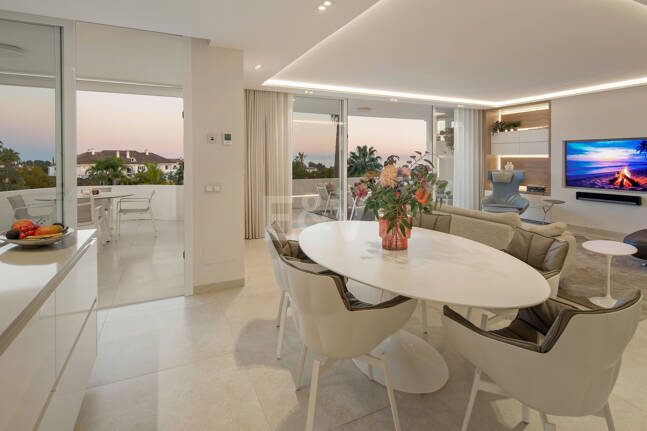 Luxury Duplex Penthouse in a Prestigious Golden Mile Urbanization