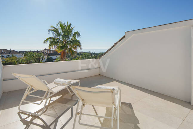 Luxury Duplex Penthouse in a Prestigious Golden Mile Urbanization