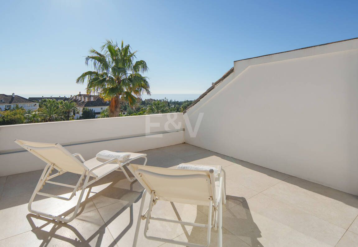 Luxury Duplex Penthouse in a Prestigious Golden Mile Urbanization