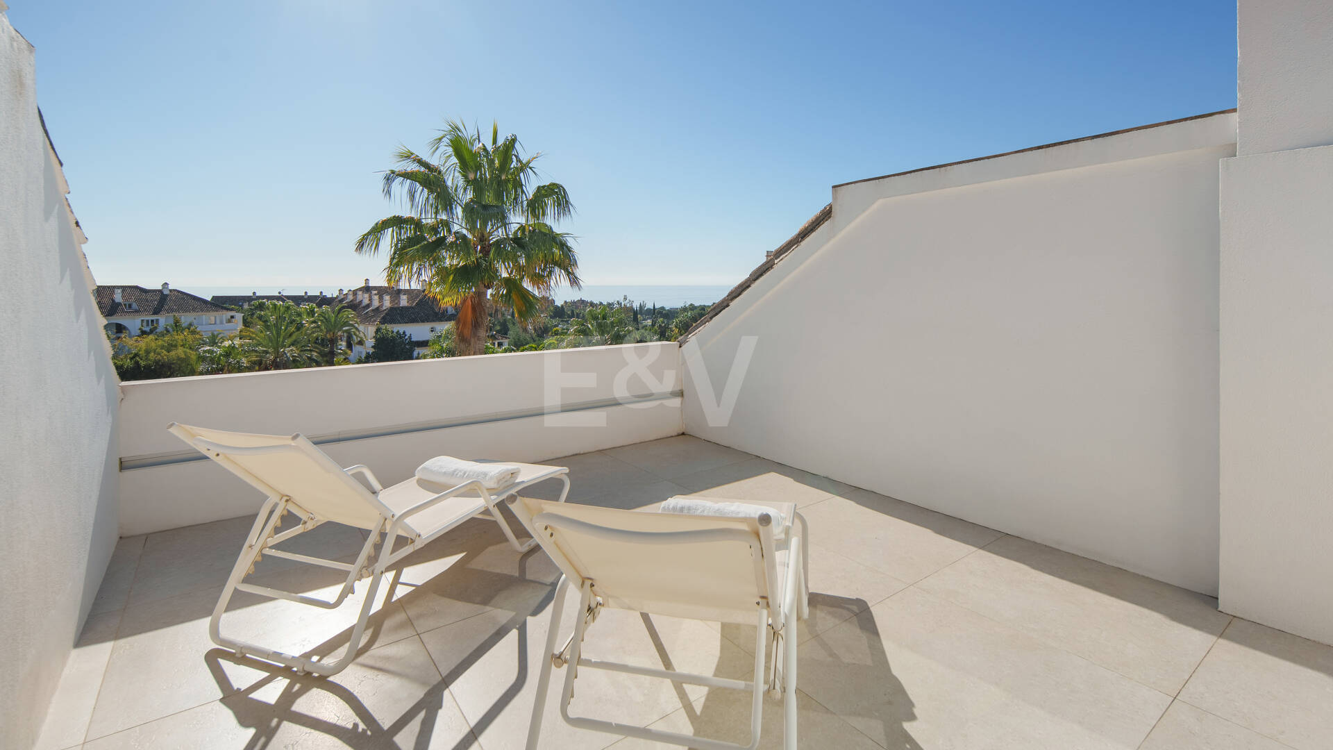 Luxury Duplex Penthouse in a Prestigious Golden Mile Urbanization