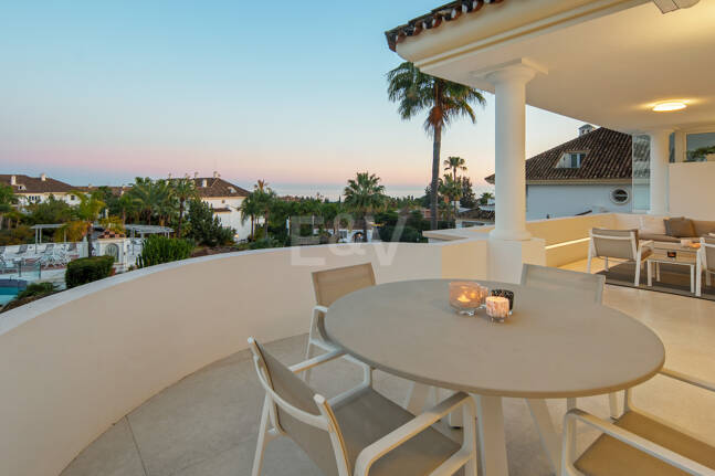 Luxury Duplex Penthouse in a Prestigious Golden Mile Urbanization