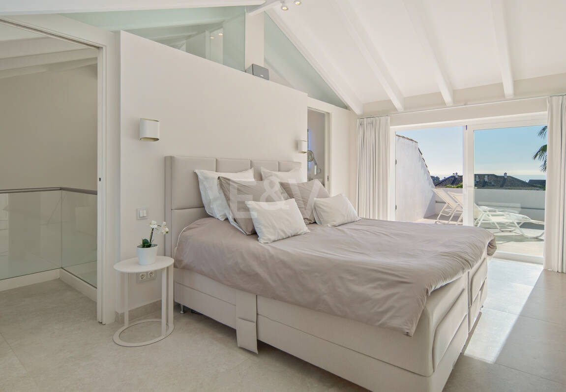 Luxury Duplex Penthouse in a Prestigious Golden Mile Urbanization