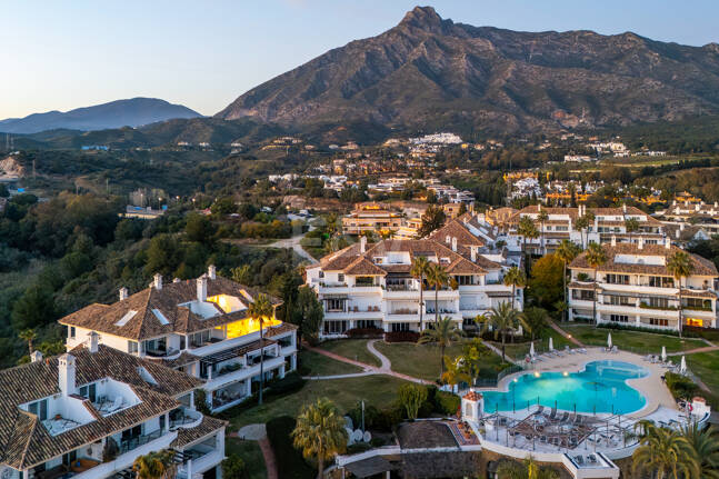 Luxury Duplex Penthouse in a Prestigious Golden Mile Urbanization