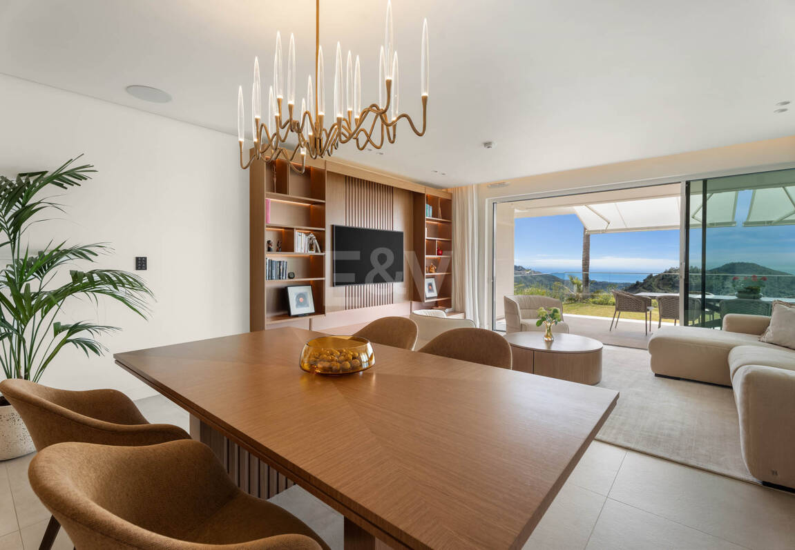 Apartamento con jardín privado en Palo Alto Marbella con vistas panorámicas al mar