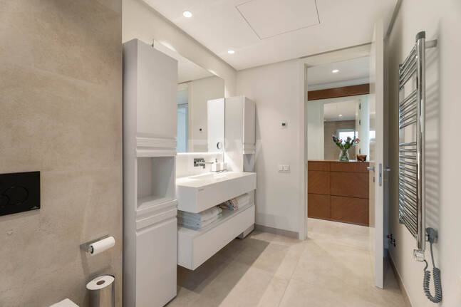 Apartamento con jardín privado en Palo Alto Marbella con vistas panorámicas al mar