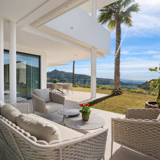 Apartamento con jardín privado en Palo Alto Marbella con vistas panorámicas al mar