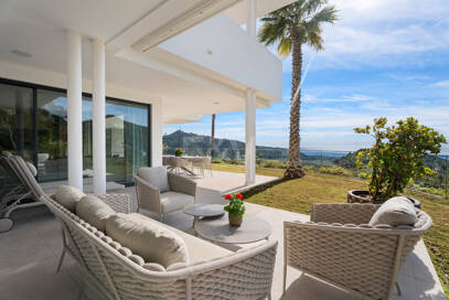 Apartamento con jardín privado en Palo Alto Marbella con vistas panorámicas al mar