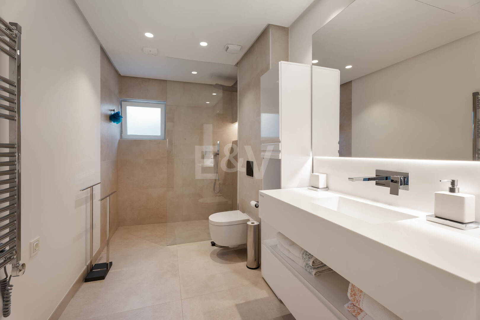 Apartamento con jardín privado en Palo Alto Marbella con vistas panorámicas al mar