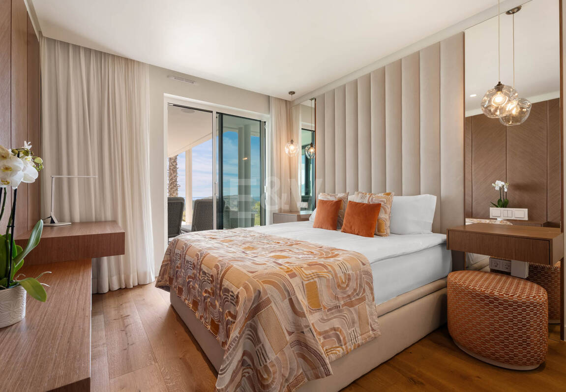 Apartamento con jardín privado en Palo Alto Marbella con vistas panorámicas al mar