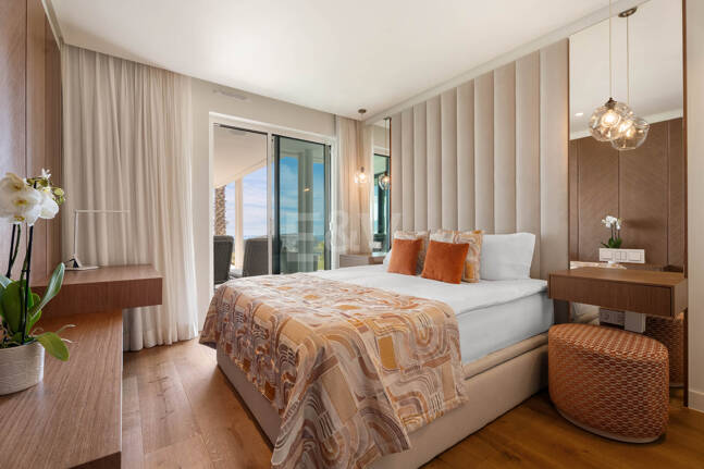 Apartamento con jardín privado en Palo Alto Marbella con vistas panorámicas al mar