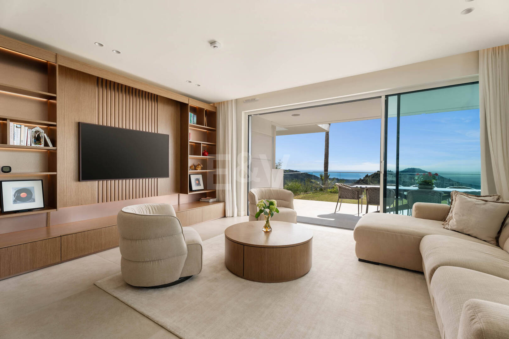 Apartamento con jardín privado en Palo Alto Marbella con vistas panorámicas al mar