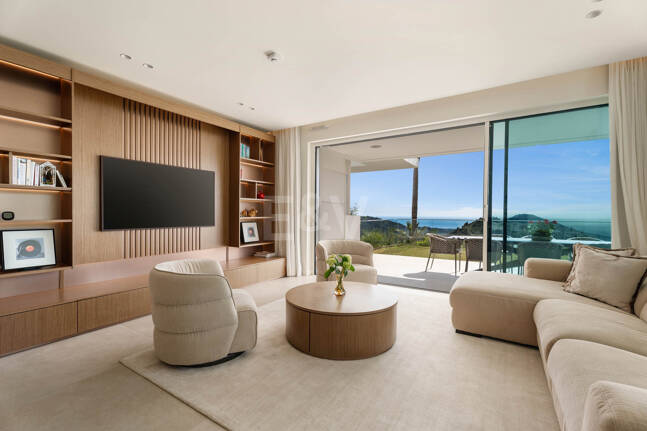 Apartamento con jardín privado en Palo Alto Marbella con vistas panorámicas al mar